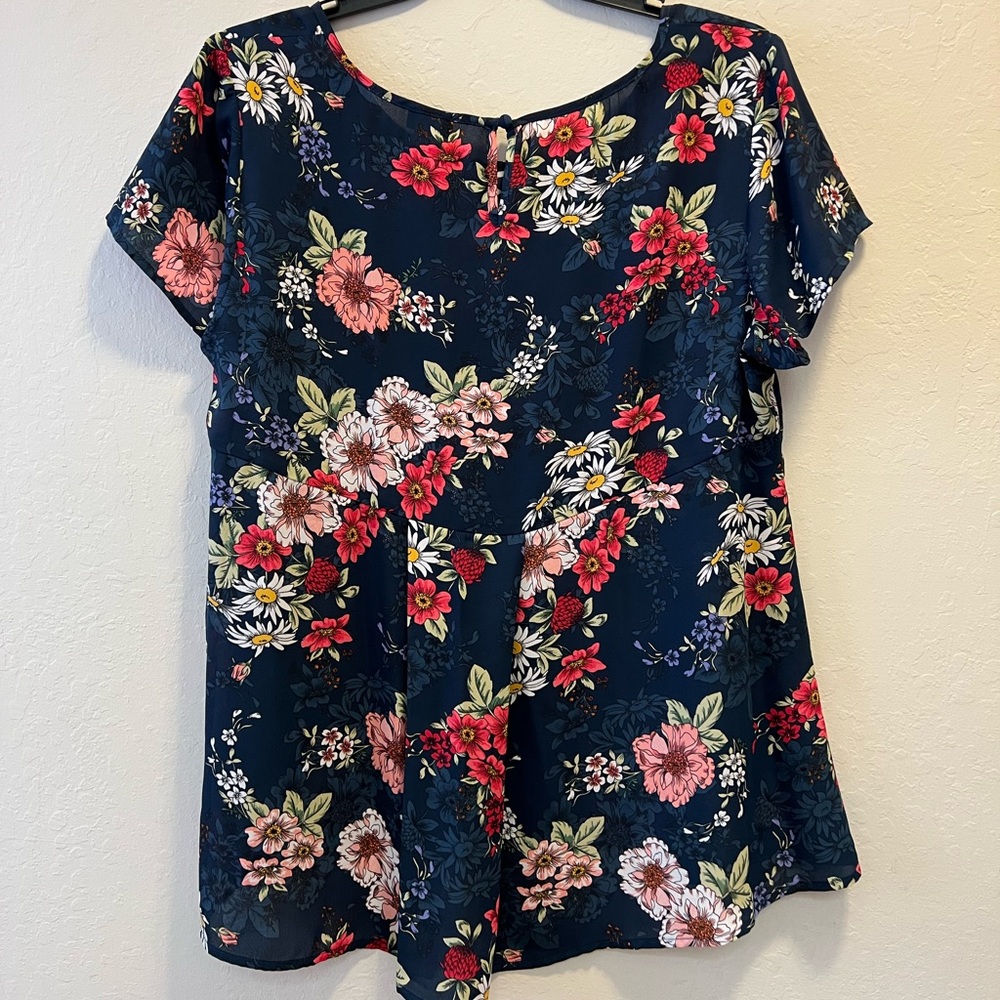Torrid Size 1 short sleeve floral blouse